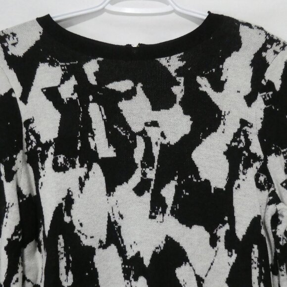 H&M | medium | Black and White Full Zip-Up Back Lightweight Sweater - Picture 3 of 14